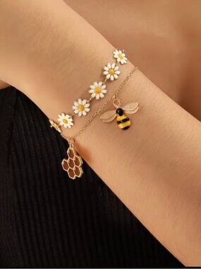 Daisy and Bee Charm Bracelet Set